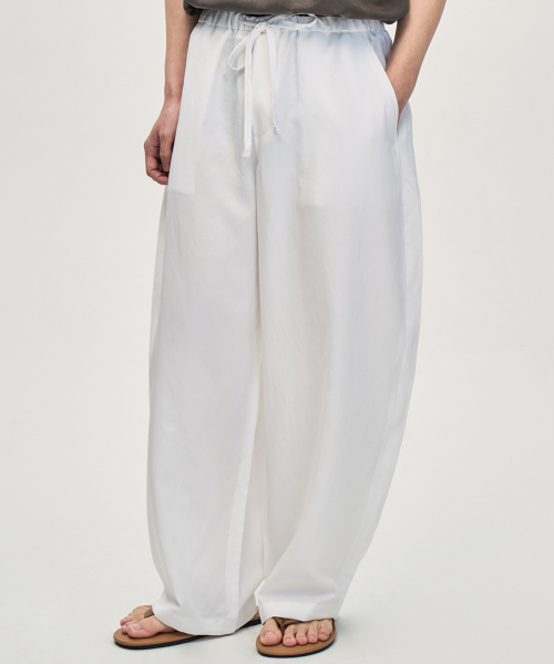 PRAIRIE(KR)(プレーリー)の「BARRELFIT リネン ワイドスラックス (WHITE)(スラックス・メンズ・ホワイト・SMALL/MEDIUM/LARGE)」の4枚目の写真