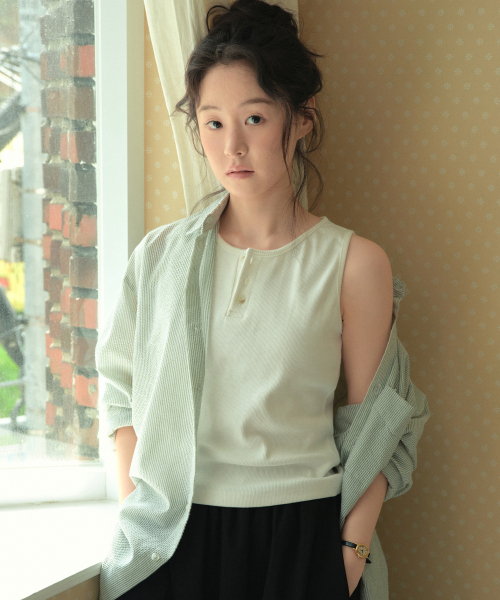 WEDNESDAYOASISFORWOMEN（ウェンズデー オアシス フォー ウーマン）の「ヘンリーネックリブスリーブレス_IVORY(W26TP23)（Tシャツ/カットソー・レディース・アイボリー・FREE）」の4枚目の写真