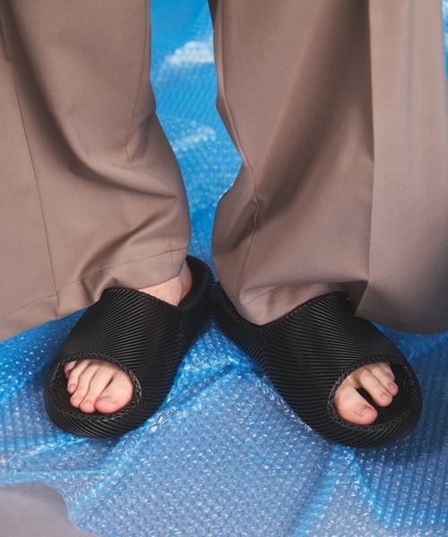 MAISON SPECIAL(メゾンスペシャル)の「《UNISEX》【STARAY】WAVE 3D REBOOT CHILL Sandal/ウェーブ3Dリブートチルサンダル【MAISON SPECIAL/メゾンスペシャル】(サンダル・メンズ・ブラック/シルバー・43/42/41/40)」の4枚目の写真