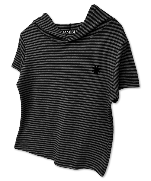 DAMISH（ダミシュ）の「ティンストライプハーフフード_ブラック（Tシャツ/カットソー・レディース・ブラック・OS）」の2枚目の写真