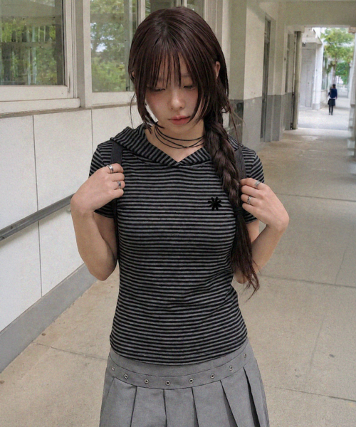 DAMISH（ダミシュ）の「ティンストライプハーフフード_ブラック（Tシャツ/カットソー・レディース・ブラック・OS）」の4枚目の写真