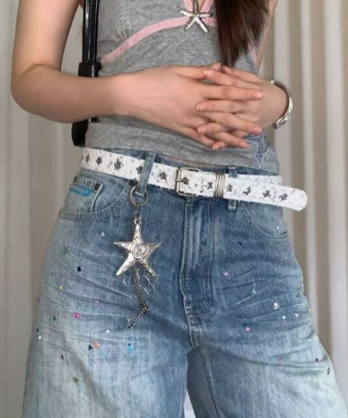 Achic（アシック）の「Y2Kビジュー付きデニムハーフパンツ（ベルト・レディース・ホワイト/ピンク・F）」の3枚目の写真
