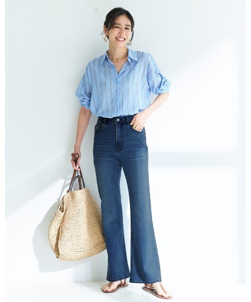 DoCLASSE( ドゥクラッセ)の「エアフレックスデニム・フレア(その他パンツ・レディース・ライトインディゴブルー/インディゴブルー・11/9)」の4枚目の写真