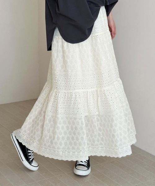 DAY CLOSET(デイ クローゼット)の「【ロング丈】ナチュラル透け感。アイレットレース ティアード切り替えスカート レディース(スカート・レディース・アイボリー/ブラック・FREE)」の1枚目の写真
