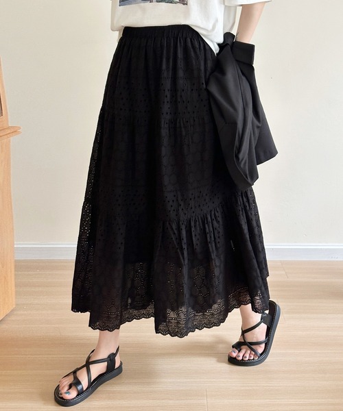 DAY CLOSET(デイ クローゼット)の「【ロング丈】ナチュラル透け感。アイレットレース ティアード切り替えスカート レディース(スカート・レディース・アイボリー/ブラック・FREE)」の2枚目の写真