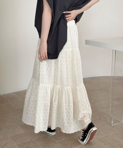 DAY CLOSET(デイ クローゼット)の「【ロング丈】ナチュラル透け感。アイレットレース ティアード切り替えスカート レディース(スカート・レディース・アイボリー/ブラック・FREE)」の6枚目の写真