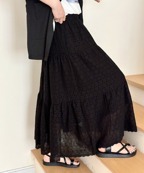 DAY CLOSET(デイ クローゼット)の「【ロング丈】ナチュラル透け感。アイレットレース ティアード切り替えスカート レディース(スカート・レディース・アイボリー/ブラック・FREE)」の15枚目の写真