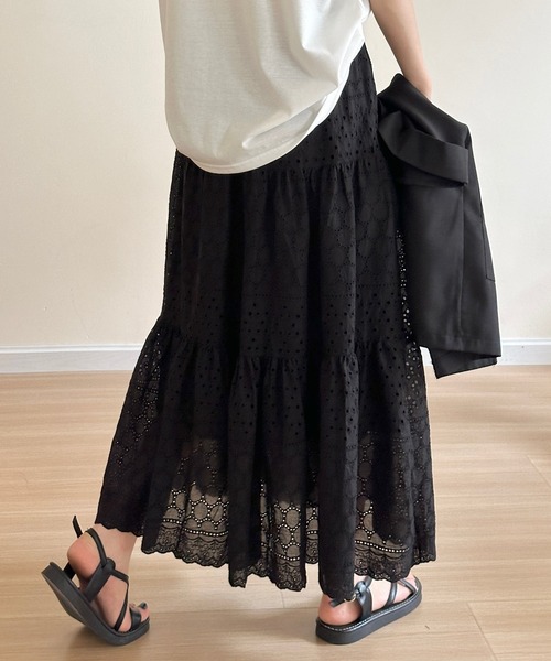 DAY CLOSET(デイ クローゼット)の「【ロング丈】ナチュラル透け感。アイレットレース ティアード切り替えスカート レディース(スカート・レディース・アイボリー/ブラック・FREE)」の17枚目の写真