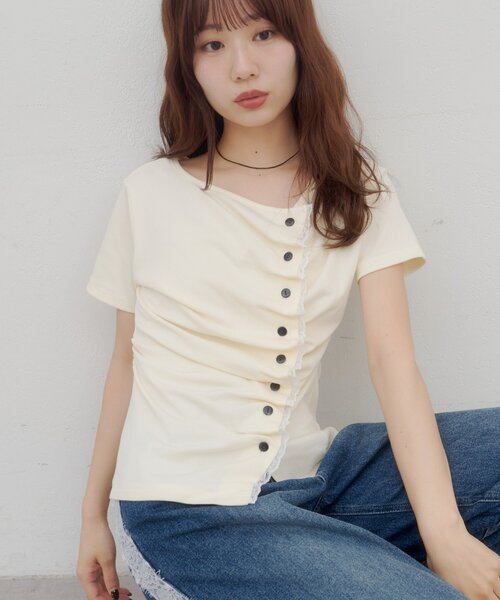 DISCOAT(ディスコート)の「【umm.】レースレイヤードドレープ半袖プルオーバー(Tシャツ/カットソー・レディース・アイボリー/ミント/サックスブルー/ライトグレー/ブルー系その他/ネイビー/ホワイト系その他/ブラウン・FREE)」の2枚目の写真