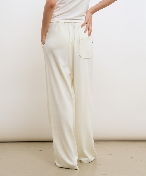 GENERAL IDEA(ジェネラルアイデア)の「【GENERAL IDEA】COOLセミワイドニットパンツ / COOL SEMI-WIDE KNIT PANTS(スウェットパンツ・レディース・アイボリー/ブラック・L/M/S)」の4枚目の写真