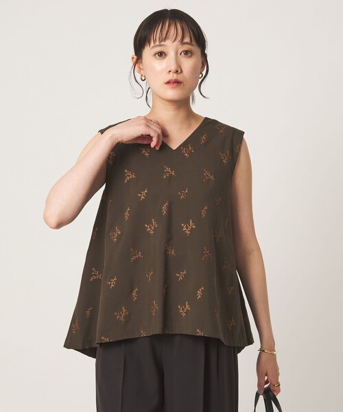 green label relaxing(グリーンレーベルリラクシング)の「ラメ エンブロイダリー ノースリーブ ブラウス(シャツ/ブラウス・レディース・ライトグレー/ダークブラウン・FREE)」の3枚目の写真