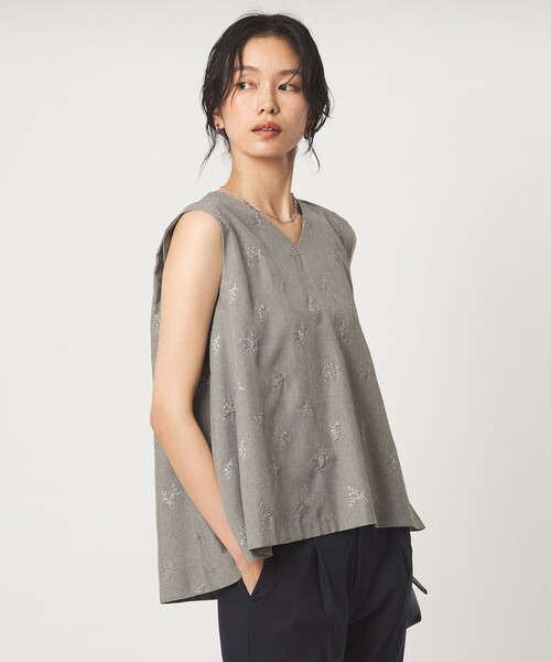 green label relaxing(グリーンレーベルリラクシング)の「ラメ エンブロイダリー ノースリーブ ブラウス(シャツ/ブラウス・レディース・ライトグレー/ダークブラウン・FREE)」の11枚目の写真
