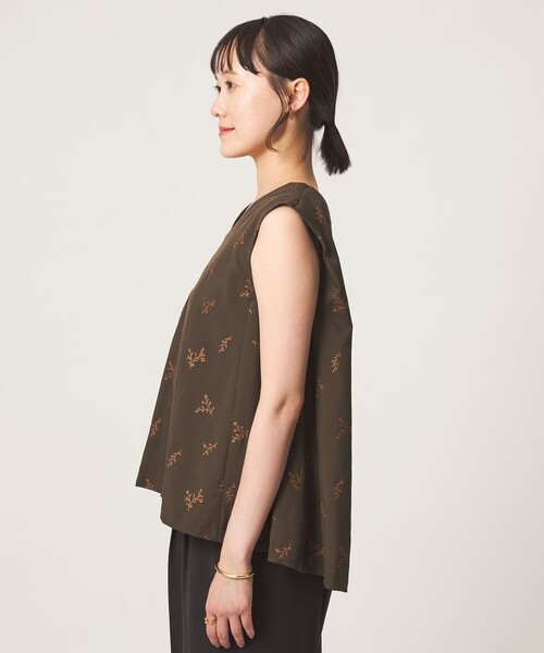 green label relaxing(グリーンレーベルリラクシング)の「ラメ エンブロイダリー ノースリーブ ブラウス(シャツ/ブラウス・レディース・ライトグレー/ダークブラウン・FREE)」の16枚目の写真