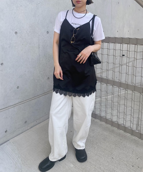 ISOOK(アイスー)の「レースキャミソールミニワンピース(kiharu select) / レースビスチェ レースキャミソール レイヤード 重ね着 サテンビスチェ 裾レースデザインインナー(チュニック・レディース・ホワイト/ブラック・FREE)」の3枚目の写真