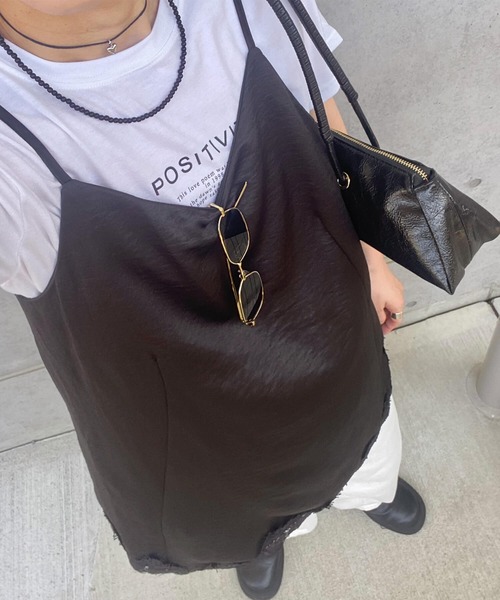 ISOOK(アイスー)の「レースキャミソールミニワンピース(kiharu select) / レースビスチェ レースキャミソール レイヤード 重ね着 サテンビスチェ 裾レースデザインインナー(チュニック・レディース・ホワイト/ブラック・FREE)」の4枚目の写真