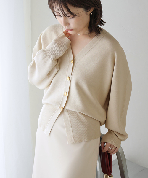 La TOTALITE(ラトータリテ)の「【洗える】Vネックシルエットカーディガン(カーディガン/ボレロ・レディース・パープル/ブラック/ホワイト・FREE)」の2枚目の写真