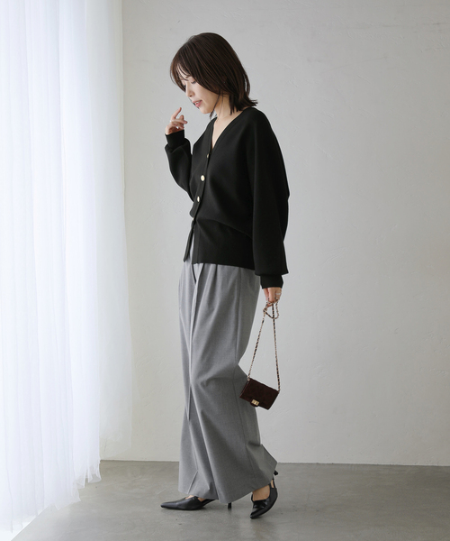 La TOTALITE(ラトータリテ)の「【洗える】Vネックシルエットカーディガン(カーディガン/ボレロ・レディース・パープル/ブラック/ホワイト・FREE)」の5枚目の写真