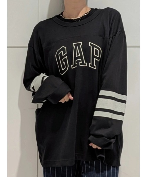 GAP(ギャップ)の「バーシティスタイル GAPロゴTシャツ(Tシャツ/カットソー・メンズ・イエロー/ブラック/グリーン・L/XS/XL/S/M)」の1枚目の写真