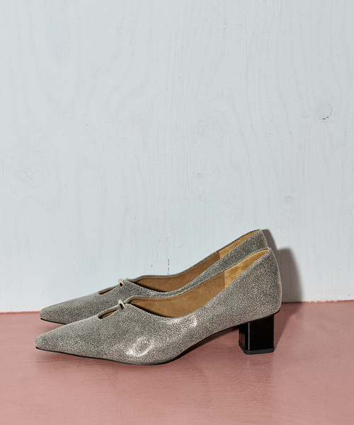 GRISE(グリーズ)の「《/WEB+一部店舗限定》GRISE5cmレザーカットアウトパンプス(パンプス・レディース・ベージュ/ブラック/アイボリー・25cm/24cm/24.5cm/23cm/23.5cm/22cm/22.5cm)」の7枚目の写真