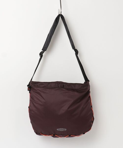 KEEN（キーン）の「NYLON BUNGEE SHOULDER / ナイロン バンジー ショルダー（ショルダーバッグ・レディース・ブラウン・OS）」の2枚目の写真