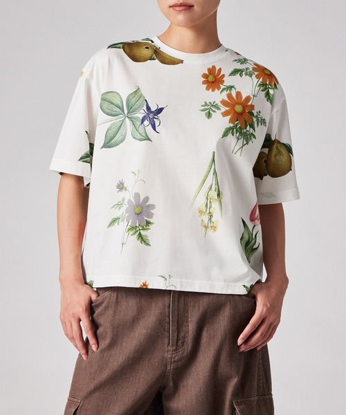 Paul Smith(ポールスミス)の「ウィメンズ "Fruit & Floral" 半袖Tシャツ / 265322 443V(Tシャツ/カットソー・レディース・ブラック/ホワイト・MEDIUM)」の1枚目の写真