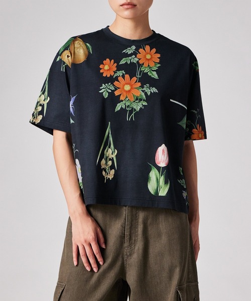 Paul Smith(ポールスミス)の「ウィメンズ "Fruit & Floral" 半袖Tシャツ / 265322 443V(Tシャツ/カットソー・レディース・ブラック/ホワイト・MEDIUM)」の2枚目の写真