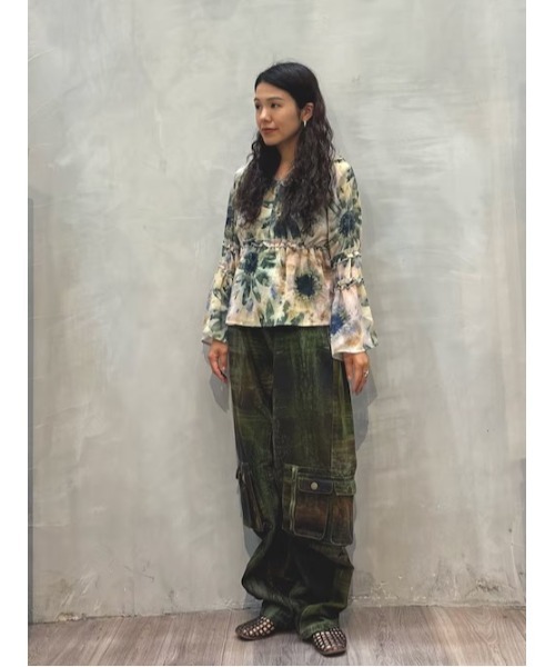Desigual(デシグアル)の「Botanical print V-neck knit / ボタニカルプリントVネックニット(ニット/セーター・レディース・ホワイト・S/M/L)」の1枚目の写真