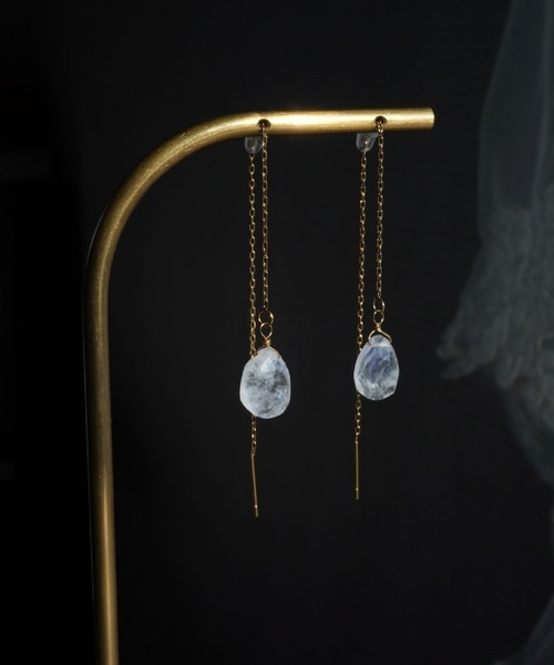 CERCA(チェルカ)の「MILIA/Petal ブルームーンストーン アメリカンピアス 【金属アレルギー対応】(ピアス(両耳用)・レディース・ホワイト・FREE)」の8枚目の写真
