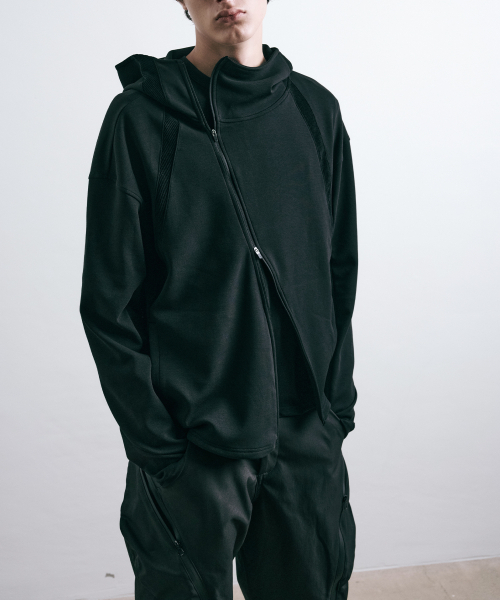 LEARVE(ルアブ)の「アシンメトリック ハイネック フード ジップアップ (2col)(パーカー・メンズ・ダークグレー/ブラック・LARGE/X-LARGE/MEDIUM)」の4枚目の写真