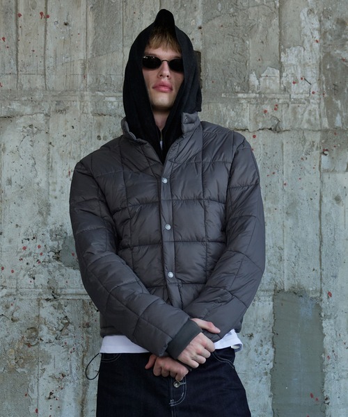 Regen Glanz(レーゲングランツ)の「compact button down paddet jacket / コンパクトボタンダウンパデッドジャケット(ブルゾン・メンズ・グレー/ブラック・MEDIUM/SMALL/LARGE)」の3枚目の写真