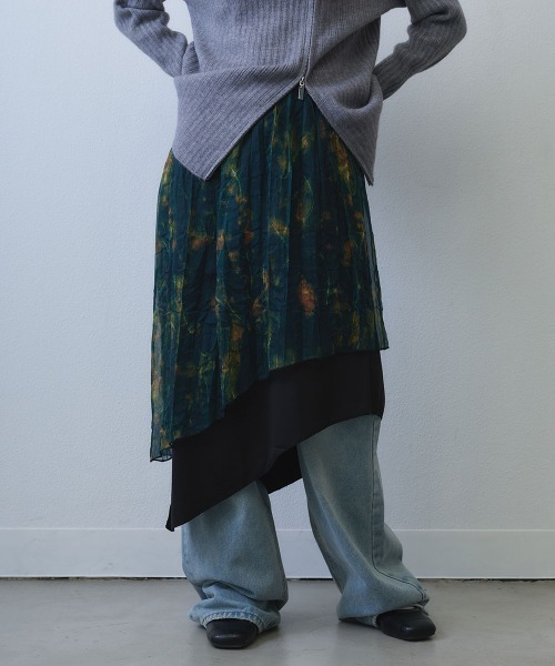Clum(クルム)の「layered asymmetric print skirt / レイヤードアシンメトリープリントスカート(スカート・レディース・ブラック・FREE)」の1枚目の写真