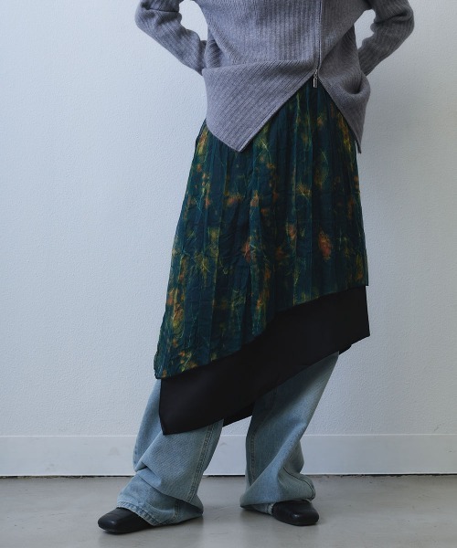 Clum(クルム)の「layered asymmetric print skirt / レイヤードアシンメトリープリントスカート(スカート・レディース・ブラック・FREE)」の2枚目の写真
