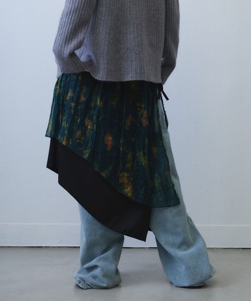 Clum(クルム)の「layered asymmetric print skirt / レイヤードアシンメトリープリントスカート(スカート・レディース・ブラック・FREE)」の4枚目の写真