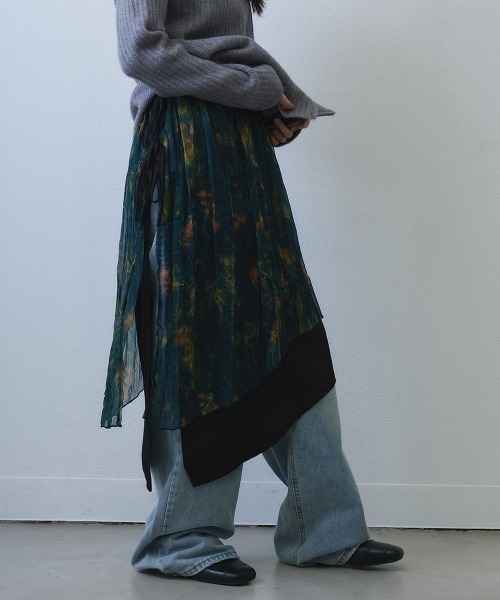 Clum(クルム)の「layered asymmetric print skirt / レイヤードアシンメトリープリントスカート(スカート・レディース・ブラック・FREE)」の10枚目の写真