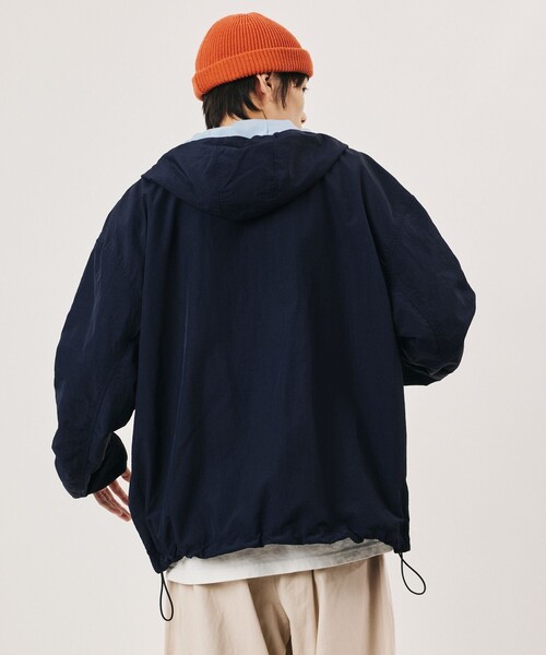 FREAK'S STORE(フリークスストア)の「限定展開 ナイロン カラーフード ジップ ブルゾン / 裾ドローコード(ブルゾン・メンズ・ブラック/チャコールグレー/ネイビー/ベージュ・MEDIUM/SMALL/LARGE)」の5枚目の写真