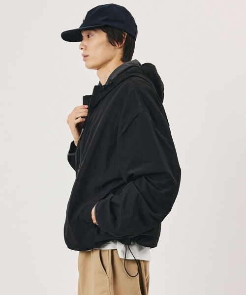 FREAK'S STORE(フリークスストア)の「限定展開 ナイロン カラーフード ジップ ブルゾン / 裾ドローコード(ブルゾン・メンズ・ブラック/チャコールグレー/ネイビー/ベージュ・MEDIUM/SMALL/LARGE)」の10枚目の写真