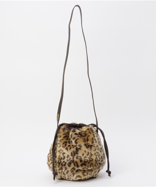 RODEO CROWNS WIDE BOWL（ロデオクラウンズワイドボウル）の「ポンポンファー ミニ ショルダー（ショルダーバッグ・レディース・ベージュ/オレンジ/カモフラージュ/イエロー/グリーン/ピンク/ベージュ系その他/ホワイト系その他/ブラック/ブルー・FREE）」の5枚目の写真