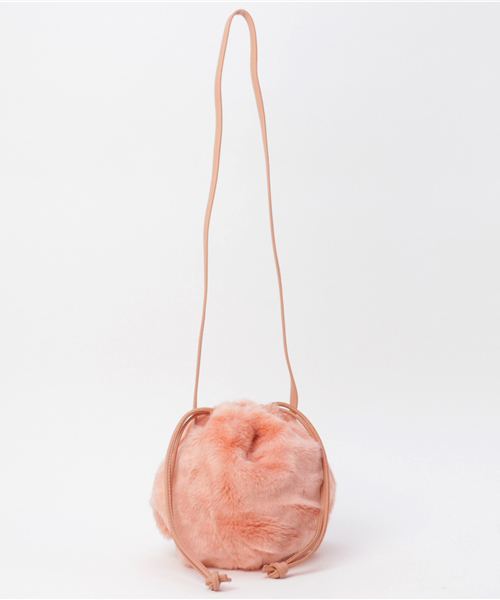 RODEO CROWNS WIDE BOWL（ロデオクラウンズワイドボウル）の「ポンポンファー ミニ ショルダー（ショルダーバッグ・レディース・ベージュ/オレンジ/カモフラージュ/イエロー/グリーン/ピンク/ベージュ系その他/ホワイト系その他/ブラック/ブルー・FREE）」の8枚目の写真