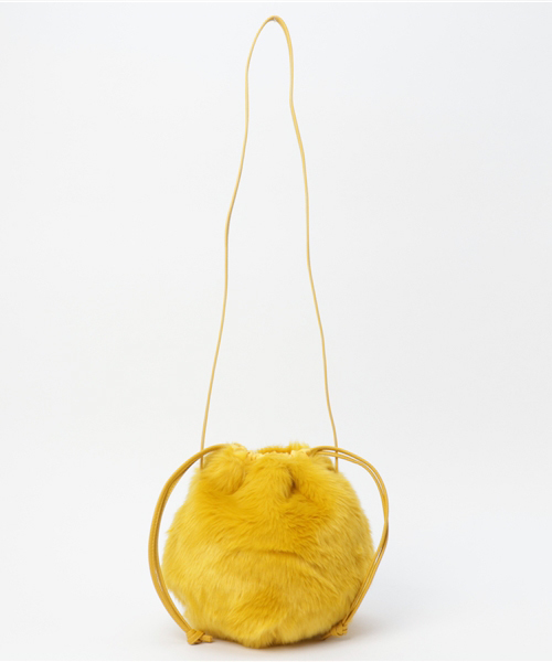 RODEO CROWNS WIDE BOWL（ロデオクラウンズワイドボウル）の「ポンポンファー ミニ ショルダー（ショルダーバッグ・レディース・ベージュ/オレンジ/カモフラージュ/イエロー/グリーン/ピンク/ベージュ系その他/ホワイト系その他/ブラック/ブルー・FREE）」の7枚目の写真