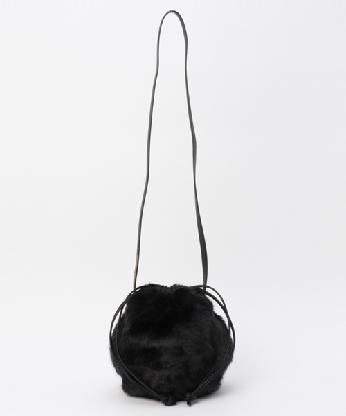 RODEO CROWNS WIDE BOWL（ロデオクラウンズワイドボウル）の「ポンポンファー ミニ ショルダー（ショルダーバッグ・レディース・ベージュ/オレンジ/カモフラージュ/イエロー/グリーン/ピンク/ベージュ系その他/ホワイト系その他/ブラック/ブルー・FREE）」の3枚目の写真