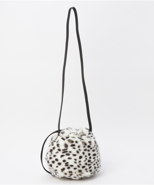 RODEO CROWNS WIDE BOWL（ロデオクラウンズワイドボウル）の「ポンポンファー ミニ ショルダー（ショルダーバッグ・レディース・ベージュ/オレンジ/カモフラージュ/イエロー/グリーン/ピンク/ベージュ系その他/ホワイト系その他/ブラック/ブルー・FREE）」の11枚目の写真