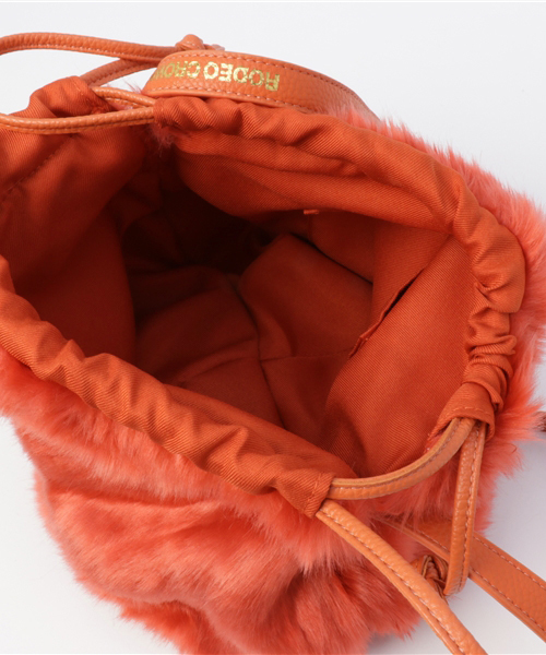 RODEO CROWNS WIDE BOWL（ロデオクラウンズワイドボウル）の「ポンポンファー ミニ ショルダー（ショルダーバッグ・レディース・ベージュ/オレンジ/カモフラージュ/イエロー/グリーン/ピンク/ベージュ系その他/ホワイト系その他/ブラック/ブルー・FREE）」の22枚目の写真