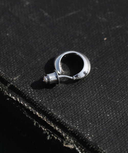SILVER HOOP PIERCE / TRIANGLE(シルバー フープ ピアス