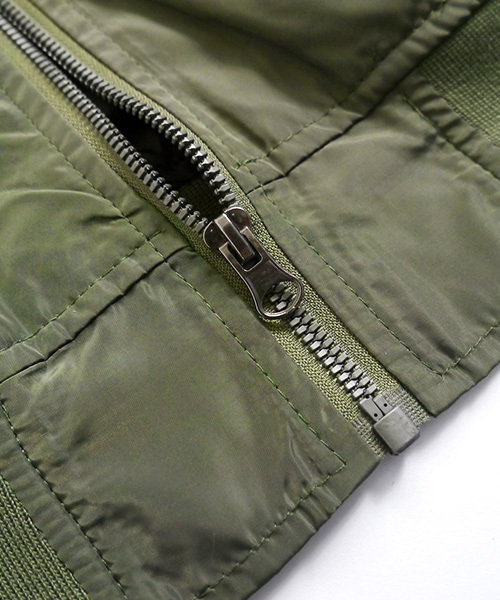 MONO-MART（モノマート）の「MA-1/フライトジャケット（MA-1・メンズ・カーキ/ブラック・L/M/XL）」の3枚目の写真