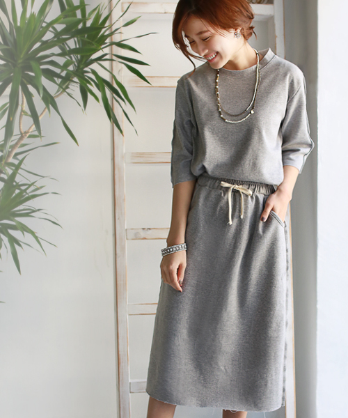 REAL CUBE(リアルキューブ)の「REAL CUBE カットオフデザインセットアップ(ワンピース・レディース・ネイビー/杢グレー/ライトベージュ/カーキ・38/40)」の2枚目の写真