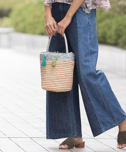 NATURAL BEAUTY BASIC（ナチュラルビューティーベーシック）の「【JJ 5月号掲載】タッセル付バケツバスケット（トートバッグ・レディース・ブラック/シルバー・ﾌﾘ-）」の2枚目の写真