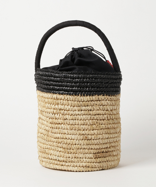 NATURAL BEAUTY BASIC（ナチュラルビューティーベーシック）の「【JJ 5月号掲載】タッセル付バケツバスケット（トートバッグ・レディース・ブラック/シルバー・ﾌﾘ-）」の3枚目の写真