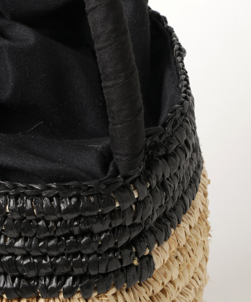 NATURAL BEAUTY BASIC（ナチュラルビューティーベーシック）の「【JJ 5月号掲載】タッセル付バケツバスケット（トートバッグ・レディース・ブラック/シルバー・ﾌﾘ-）」の5枚目の写真