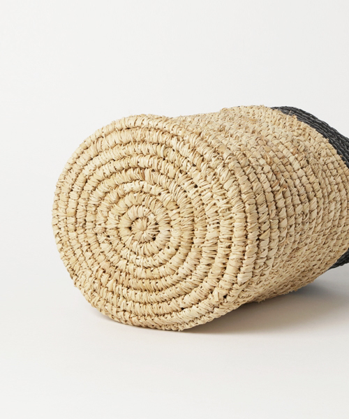 NATURAL BEAUTY BASIC（ナチュラルビューティーベーシック）の「【JJ 5月号掲載】タッセル付バケツバスケット（トートバッグ・レディース・ブラック/シルバー・ﾌﾘ-）」の6枚目の写真