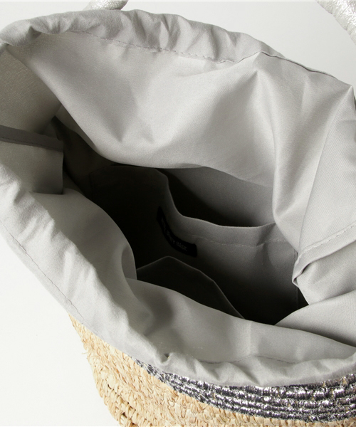 NATURAL BEAUTY BASIC（ナチュラルビューティーベーシック）の「【JJ 5月号掲載】タッセル付バケツバスケット（トートバッグ・レディース・ブラック/シルバー・ﾌﾘ-）」の8枚目の写真